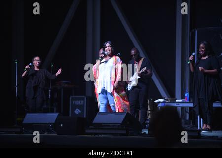 Miramar, Florida, Stati Uniti. 18th giugno 2022. Il CECE Winans si esibisce dal vivo sul palco durante il Gospelfest 2022 di A. Curtis Farrow presso l'Ampitheater del Miramar Regional Park il 18 giugno 2022 a Miramar, Florida. Credit: Mpi10/Media Punch/Alamy Live News Foto Stock