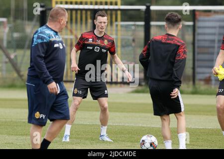 Mechelen, Belgio. 20th giugno 2022. Rob Schoofs di Mechelen raffigurato durante una sessione di allenamento in vista della stagione 2022-2023, della squadra di calcio belga di prima divisione KV Mechelen, lunedì 20 giugno 2022 a Mechelen. BELGA PHOTO BRUNO FAHY Credit: Belga News Agency/Alamy Live News Foto Stock