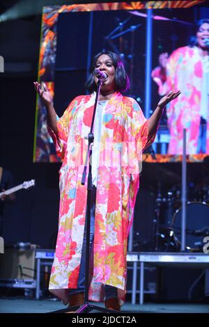 MIRAMAR, FL - 18 GIUGNO: I Winans CECE si esibiscono dal vivo durante il Gospelfest 2022 di A. Curtis Farrow all'Ampitheater del Parco Regionale Miramar il 18 giugno 2022 a Miramar, Florida. (Foto di JL/Sipa USA) Foto Stock