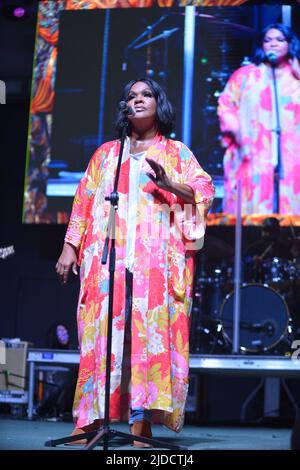 MIRAMAR, FL - 18 GIUGNO: I Winans CECE si esibiscono dal vivo durante il Gospelfest 2022 di A. Curtis Farrow all'Ampitheater del Parco Regionale Miramar il 18 giugno 2022 a Miramar, Florida. (Foto di JL/Sipa USA) Foto Stock