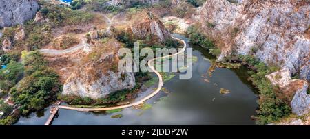 Veduta aerea del Parco di pietra di Khao Ngu a Ratchaburi, Thailandia Foto Stock