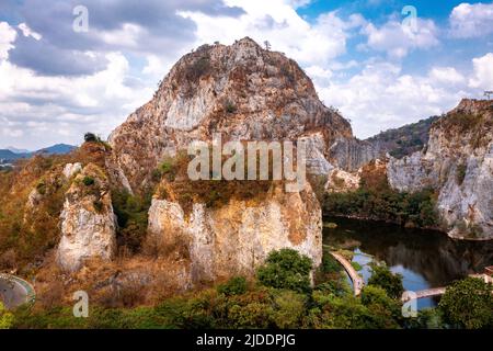 Veduta aerea del Parco di pietra di Khao Ngu a Ratchaburi, Thailandia Foto Stock