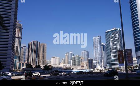 Sharjah, Emirati Arabi Uniti 24 febbraio 2020: Sharjah edifici e viali della città Foto Stock