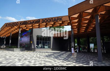 Kiev, Ucraina 6 luglio 2021: Ingresso allo zoo nel centro di Kiev Foto Stock