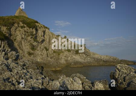 Ascea Marina, Italia. 19th giugno 2022. Assia è un comune italiano di 185 abitanti della provincia di Salerno in Campania. Nel territorio comunale si trovano le rovine greche di Velia. Fa parte della zona tradizionale del Cilento; la parte turistica marittima del comune è la Marina di Ascea. La città si trova sulla spiaggia ed è popolare tra i turisti europei nei mesi estivi. (Foto di Mariano Montella/Pacific Press) Credit: Pacific Press Media Production Corp./Alamy Live News Foto Stock