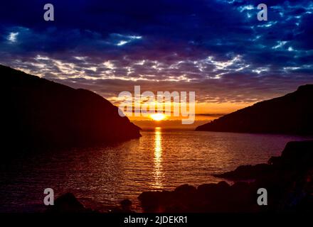 Tramonto sulla spiaggia di Port Quin. Foto Stock