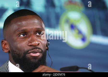 Madrid Spagna - 20/06/2022, Antonio Rudiger durante la sua prima conferenza stampa come nuovo giocatore del Real Madrid il 20 giugno 2022 a Ciudad Deportiva Real Madrid a Valdebebas vicino Madrid Spagna - Foto: Oscar J Barroso/DPPI/LiveMedia Foto Stock