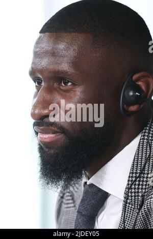 Madrid Spagna - 20/06/2022, Antonio Rudiger durante la sua prima conferenza stampa come nuovo giocatore del Real Madrid il 20 giugno 2022 a Ciudad Deportiva Real Madrid a Valdebebas vicino Madrid Spagna - Foto: Oscar J Barroso/DPPI/LiveMedia Foto Stock