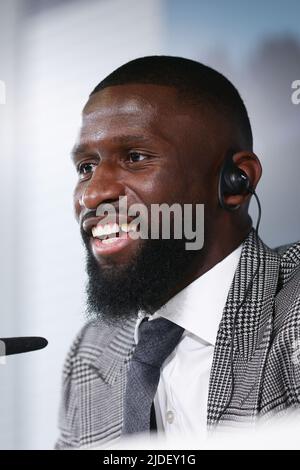 Madrid Spagna - 20/06/2022, Antonio Rudiger durante la sua prima conferenza stampa come nuovo giocatore del Real Madrid il 20 giugno 2022 a Ciudad Deportiva Real Madrid a Valdebebas vicino Madrid Spagna - Foto: Oscar J Barroso/DPPI/LiveMedia Foto Stock