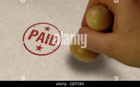 Timbro pagato e mano di timbratura. Concetto di simbolo di assegno, imposta e pagamento in denaro. Foto Stock