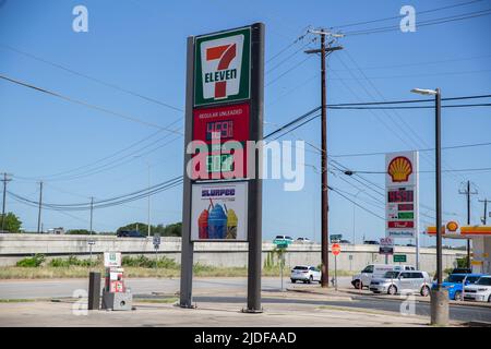 Austin, Stati Uniti. 19th giugno 2022. I prezzi del gas continuano ad aumentare ad Austin, Texas, il 19 giugno 2022. (Foto di Stephanie Tacy/Sipa USA) Credit: Sipa USA/Alamy Live News Foto Stock