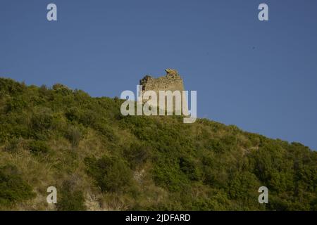 Ascea Marina, Salerno, Italia. 19th giugno 2022. Assia è un comune italiano di 185 abitanti della provincia di Salerno in Campania. Nel territorio comunale si trovano le rovine greche di Velia. Fa parte della zona tradizionale del Cilento; la parte turistica marittima del comune è la Marina di Ascea. La città si trova sulla spiaggia ed è popolare tra i turisti europei nei mesi estivi. (Credit Image: © Mariano Montella/Pacific Press via ZUMA Press Wire) Foto Stock