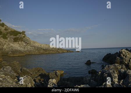 Ascea Marina, Salerno, Italia. 19th giugno 2022. Assia è un comune italiano di 185 abitanti della provincia di Salerno in Campania. Nel territorio comunale si trovano le rovine greche di Velia. Fa parte della zona tradizionale del Cilento; la parte turistica marittima del comune è la Marina di Ascea. La città si trova sulla spiaggia ed è popolare tra i turisti europei nei mesi estivi. (Credit Image: © Mariano Montella/Pacific Press via ZUMA Press Wire) Foto Stock