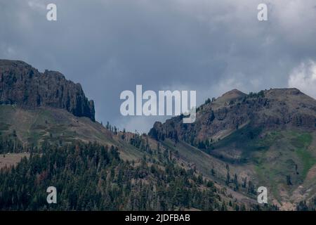 I Dardanelli possono essere visti da Donnell Vista, una fermata di riposo nella contea di Tuolumne, CA lungo la state Route 108 vicino al Passo sonora. Foto Stock