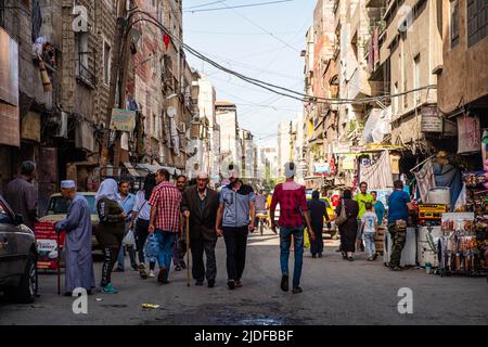 Damasco, Siria - Maggio 2022: Persone in strada nel traffico urbano a Damasco, Siria Foto Stock