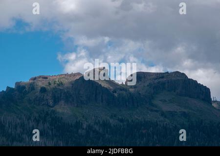 I Dardanelli possono essere visti da Donnell Vista, una fermata di riposo nella contea di Tuolumne, CA lungo la state Route 108 vicino al Passo sonora. Foto Stock