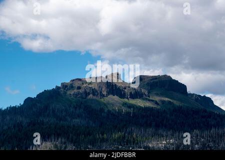 I Dardanelli possono essere visti da Donnell Vista, una fermata di riposo nella contea di Tuolumne, CA lungo la state Route 108 vicino al Passo sonora. Foto Stock