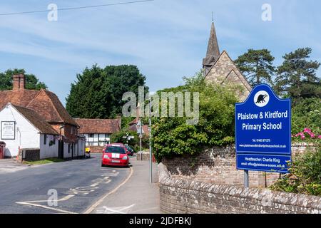 Plaistow villaggio nel West Sussex, Inghilterra, Regno Unito, con la scuola elementare, chiesa e villaggio pub Foto Stock