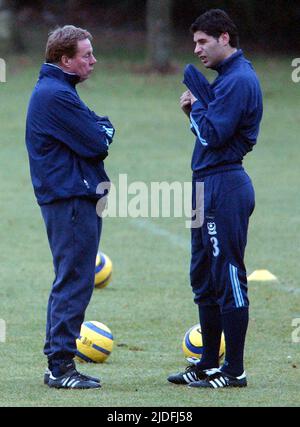 FORMAZIONE PORTSMOUTH 19-01-06 MANAGER HARRY REDKNAPP E CAPITANO DEL TEAM DEJAN STEFANOVIC. PIC MIKE WALKER, 2006 Foto Stock