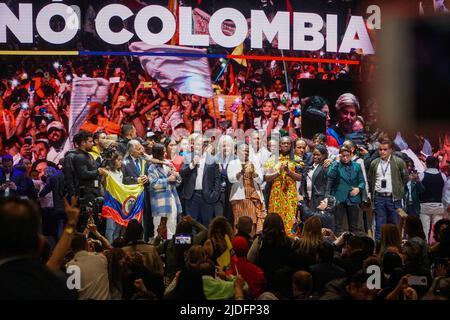 Bogota, Colombia. 19th giugno 2022. il presidente eletto della Colombia Gustavo Petro fa un discorso dopo la vittoria elettorale di domenica. (Credit Image: © Daniel Garzon Herazo/ZUMA Press Wire) Foto Stock