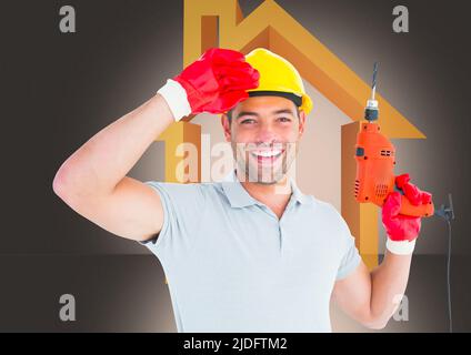 Lavoratore maschio caucasico che tiene la macchina perforatrice contro l'icona della casa e lo spazio di copia su sfondo grigio Foto Stock