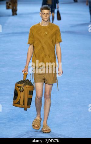 PISTA FENDI SS23 durante la settimana della Moda di Milano il 2022 giugno - Milano, Italia. 18/06/2022 Foto Stock