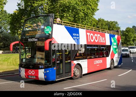 Tootbus Tours London autobus turistico, Londra, Inghilterra, Regno Unito, Venerdì, Maggio 20, 2022.Photo: David Rowland / One-Image.com Foto Stock
