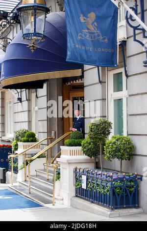 The Ritz Hotel, Piccadilly, Londra, Inghilterra, Regno Unito, Sabato, 21 maggio 2022.Photo: David Rowland / One-Image.com Foto Stock