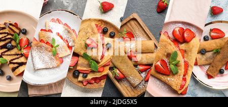 Set di gustosi pancake sottili con frutti di bosco estivi, vista dall'alto Foto Stock