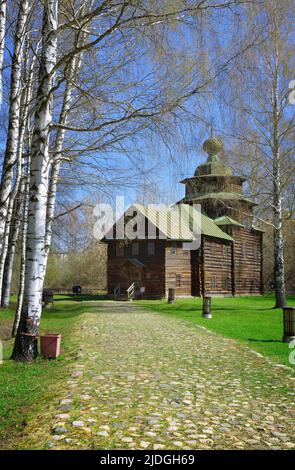 La Chiesa di Elia il profeta. Il percorso per il monumento conservato della tradizionale architettura lignea della Russia del XVIII secolo. Kostroma, Foto Stock