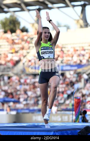 Yaroslava Mahuchikh (UKR) festeggia dopo aver vinto il salto in alto femminile a 6-7 (2.01m) durante il Meeting de Paris allo Stade Charlety, sabato 18 giugno 2022, a Parigi. (Jiro Mochizuki/immagine dello sport) Foto Stock