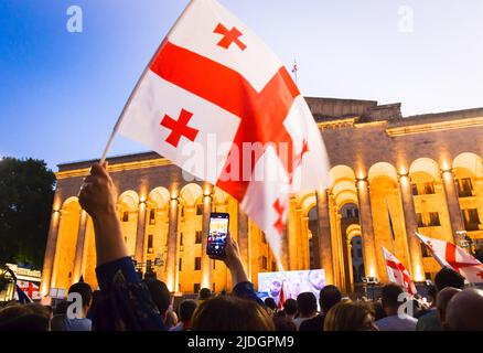 Tbilisi, Georgia - 20th giugno 2022: Il Parlamento georgiano ha organizzato un evento di raduno europeo. Migliaia di persone in manifestazione pacifica. PR Foto Stock