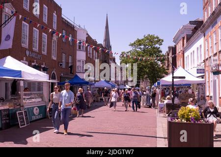 Centro di Chichester, bancarelle tradizionali del mercato Foto Stock