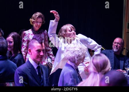 Oslo 20220620.Queen Sonja premia i vincitori della borsa di studio internazionale di H.M. Queen Sonja al MUNCH di Bjoervika ad Oslo. Foto: Javad Parsa / NTB Foto Stock