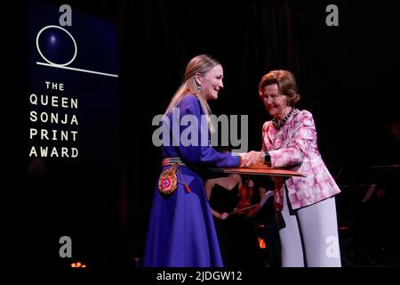 Oslo 20220620.Queen Sonja premia i vincitori della borsa di studio internazionale di H.M. Queen Sonja al MUNCH di Bjoervika ad Oslo. Foto: Javad Parsa / NTB Foto Stock