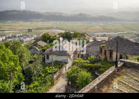 Vecchie case ottomane a Gjirokaster, Albania da vicino Foto Stock