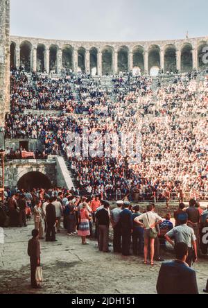 Il Teatro Romano rimane in Aspendos (Aspendus) - rovine di un'antica città di Antalya, Turchia. Scansione di archivio da un vetrino. Ottobre 1985. Foto Stock