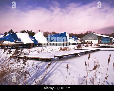 Marina sul fiume Seneca, uno sbocco del lago Onondaga a Liverpool, New York Foto Stock