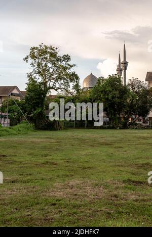 Labuan, Malesia-06 giugno 2021: ViewMasjid Jamek an-Nur (Moschea di Stato) dell'isola di Labuan, Malesia, la città di Labuan è la capitale del territorio federale Foto Stock