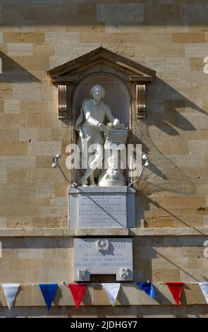 Statua di William Shakespeare sul Municipio, Stratford-upon-Avon, Warwickshire, Regno Unito Foto Stock