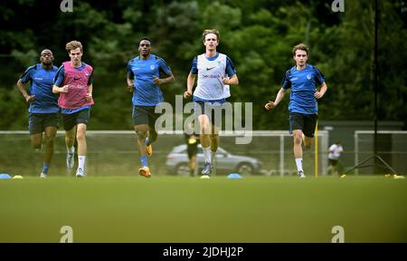 Genk., Belgio, 21 giugno 2022, i giocatori di Genk hanno ritratto durante una sessione di allenamento in vista della stagione 2022-2023, della squadra di calcio belga di prima divisione KRC Genk, martedì 21 giugno 2022 a Genk. BELGA FOTO JOHAN EYCKENS Foto Stock