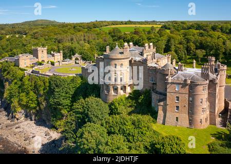 Vista aerea dal drone del Castello di Culzean in Ayrshire, Scozia, Regno Unito Foto Stock