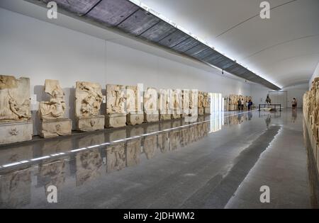 Rilievi di Sebasteion all'interno del museo di Afrodisias Città Antica, Sala degli Imperatori, Denizli, Turchia Foto Stock