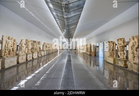 Rilievi di Sebasteion all'interno del museo di Afrodisias Città Antica, Sala degli Imperatori, Denizli, Turchia Foto Stock