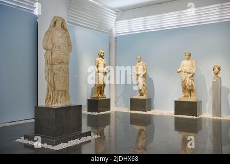 Marmorskulpturen und Statuen im Museum von Aphrodisias Antica Città, Denizli, Tuerkei |sculture in marmo e statue all'interno del museo di Aphrodisias A. Foto Stock