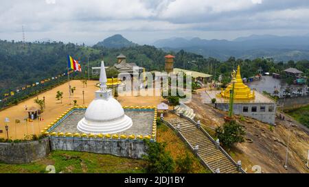 Vista aerea della pagoda dell'edificio grande in Buddha. Sri Lanka. Foto Stock