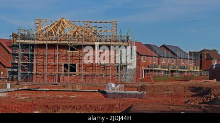 Grappenhall Heys sviluppo, travi tetto, Warrington, Cheshire, Inghilterra, REGNO UNITO, WA4 Foto Stock