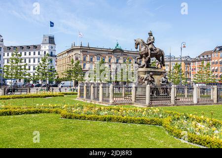 La statua equestre di Christian V a Kongens Nytorv (la Piazza Nuova del Re) i a Copenhagen, Danimarca. Foto Stock