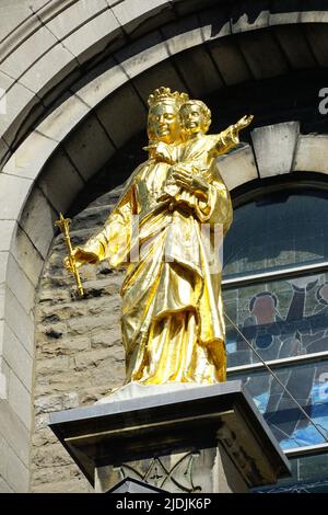 La statura dorata di Maria e del Gesù Bambino, la Cappella di Notre-Dame-de-Bon-Secours (nostra Signora del buon Aiuto), Montreal, Quebec provincia, Canada, Nord America Foto Stock