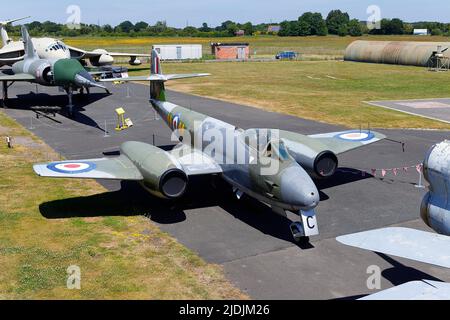 Una mostra restaurata di Gloster Meteor F8 allo Yorkshire Air Museum di Elvington, North Yorkshire Foto Stock